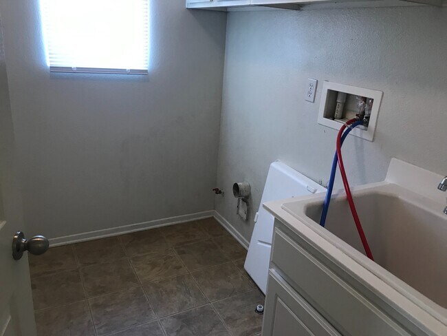 Photo - Spacious 5 bedroom with 3 car garage for rent