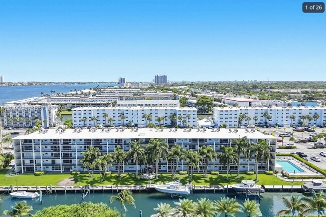 Building Photo - 109 Paradise Harbour Blvd Unit 406