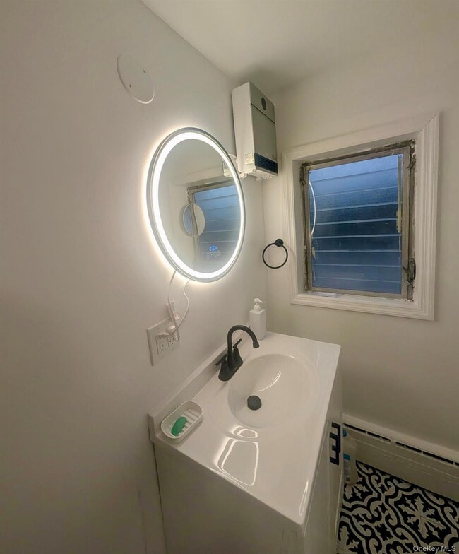 Photo - 85 E Valley Stream Blvd