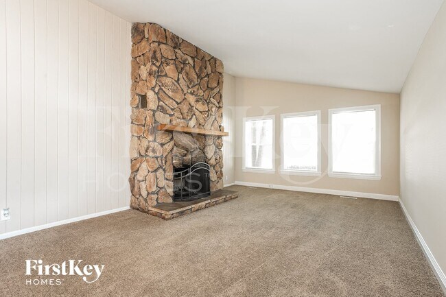 Photo - 529 Apache Ave