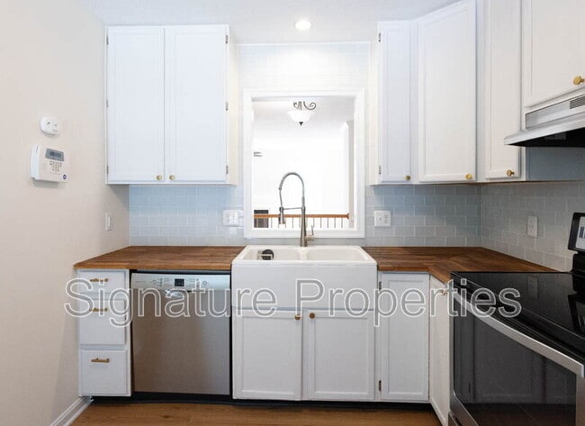 Photo - 405 Lakeview Ct