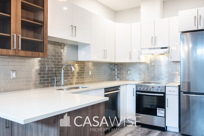 Photo - 10934-10972 72 Ave NW