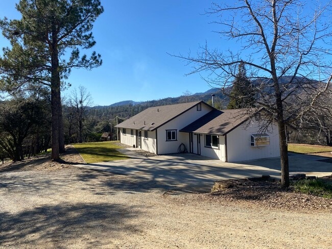 Building Photo - Beautiful 3-Bedroom Home with Bonus Room, Shop & 10 Acres!