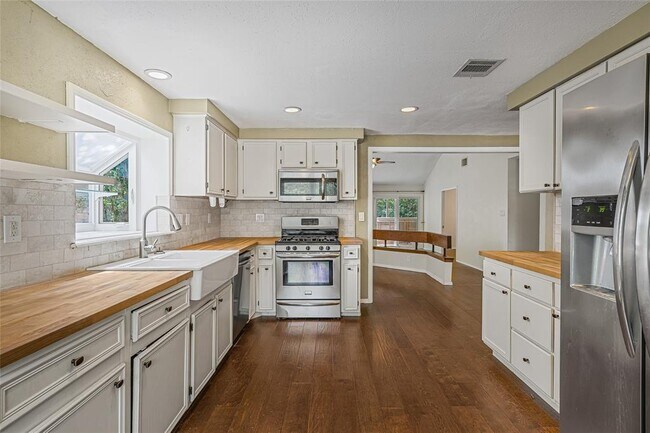 Photo - 4409 Bridlewood Dr