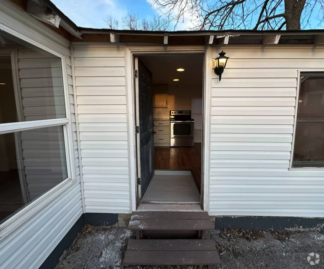 Building Photo - 515 E Main St Rental