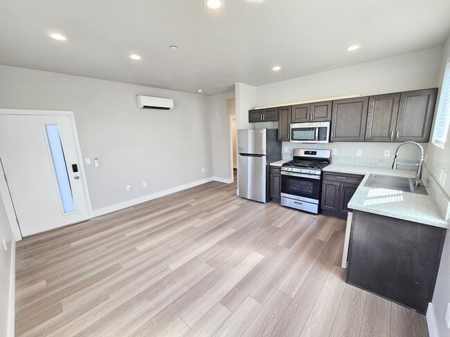 Photo - **Nearly new 1-Bedroom Midtown Apartment f... Unit 101