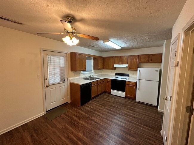 Photo - 1302 Smallhouse Rd