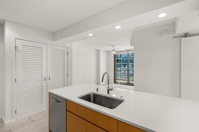 Photo - Sky Ala Moana West — 2 Bed / 2 Bath / 2 Pa... Unit 2902