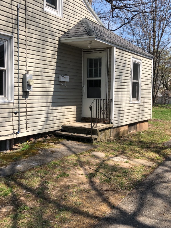 Photo - 206 Balsam St