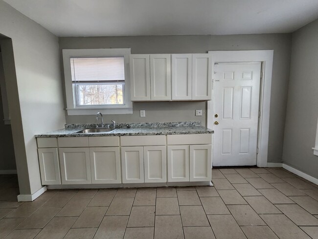 Photo - 317 Bassett St