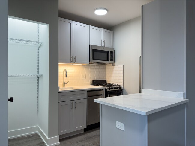 Photo - 545 W Belmont Unit B6