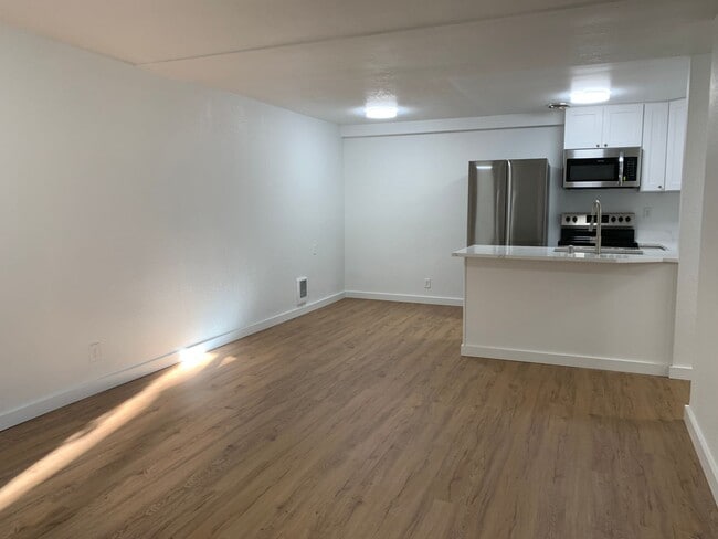 Photo - NEW, HIGH-END RENOVATED 1 bed / 1 bath at the Lydia in Ballard! In-Unit Laundry! Unidad 6525 Apt 2