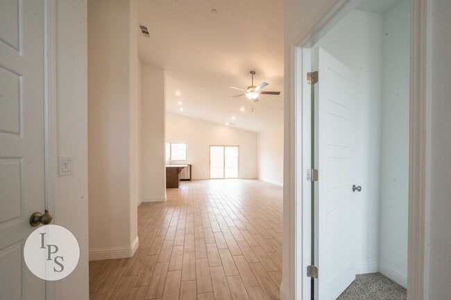 Photo - 2022 South/East Fresno Home, 4BR/2BA - Lots of Amenities!