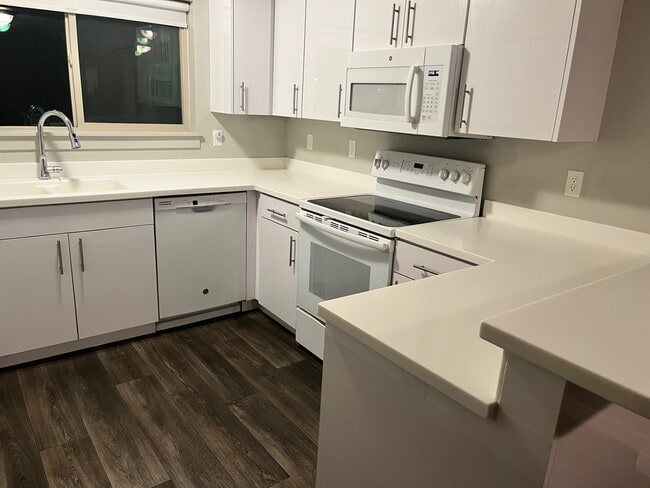 Photo - 1700 S Sandhill Rd