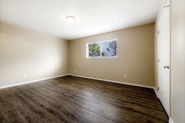 Photo - The Summereast Apartments