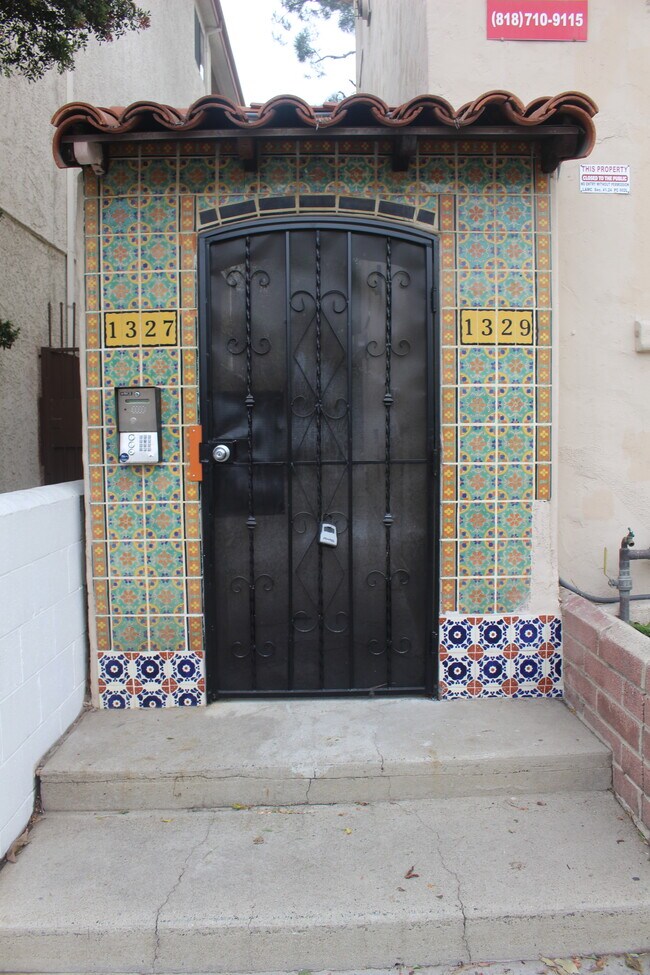 Photo - 1327-1329 N Vista St