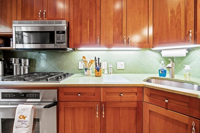 Photo - 750 9th St SE