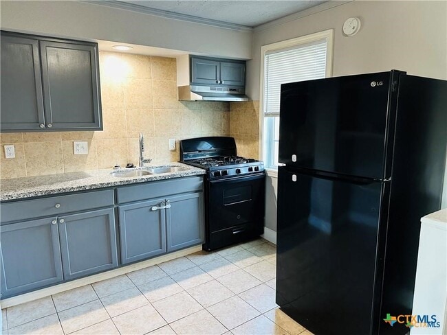 Photo - 2311.5 N Louis St