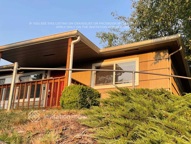 Photo - 629 57th St SW