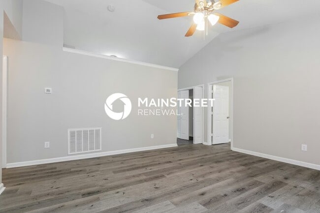 Photo - 3 Bedroom Pet-Friendly Home in Zebulon, NC with Main Street Renewal