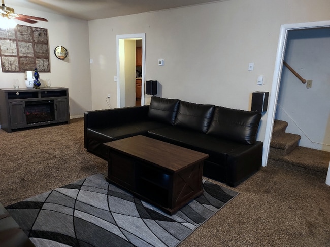 Photo - 127 S Main St