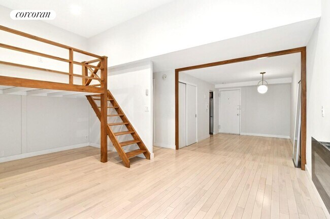 Photo - 215 E 24th St