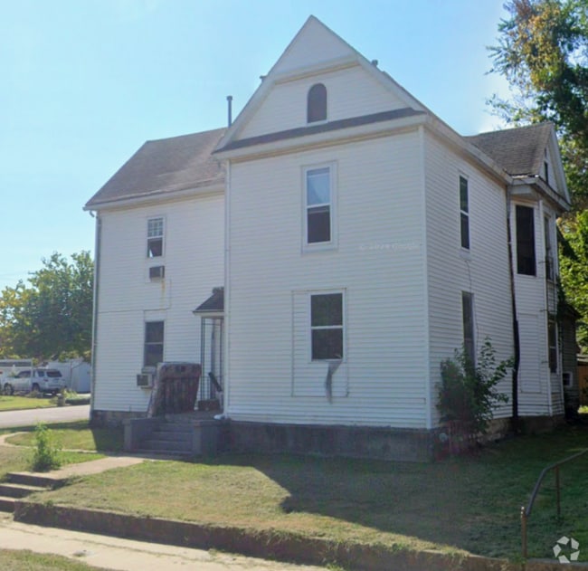 Building Photo - 501 W 7th St Rental
