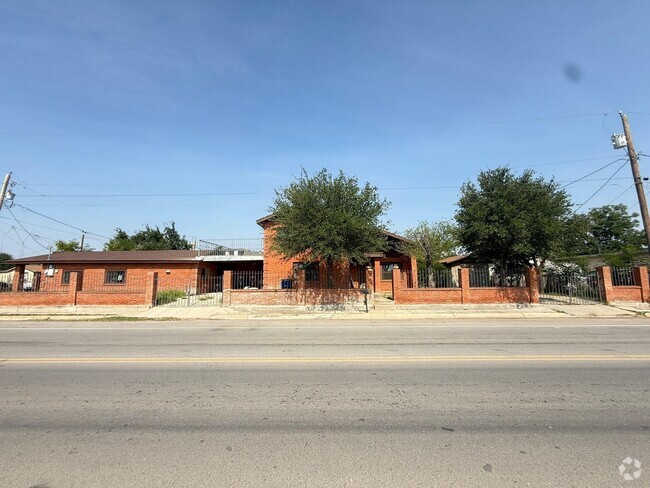Building Photo - 419 W Travis St Rental