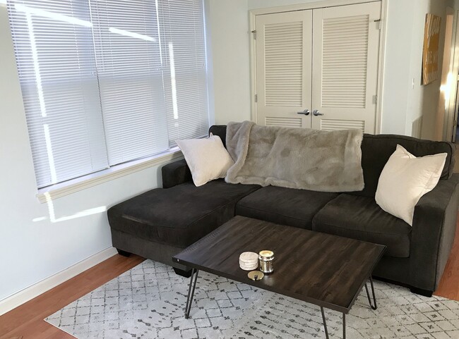 Photo - 1311 N Burling St Unit 1