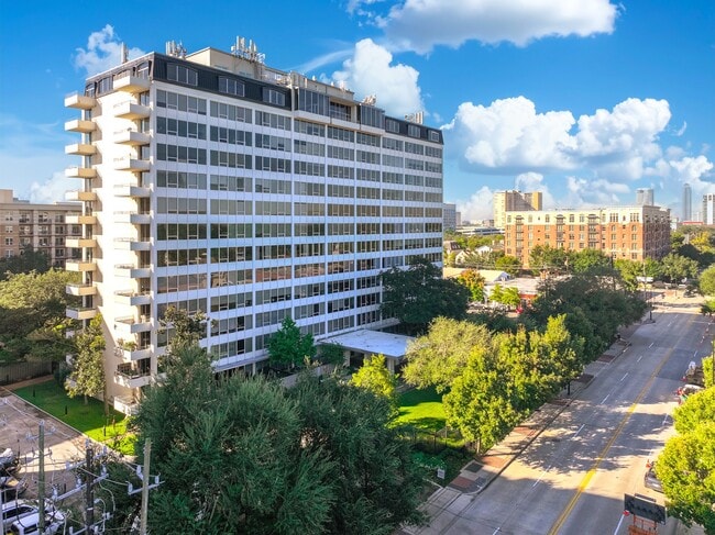 Building Photo - 2701 Westheimer Rd Unit 6F