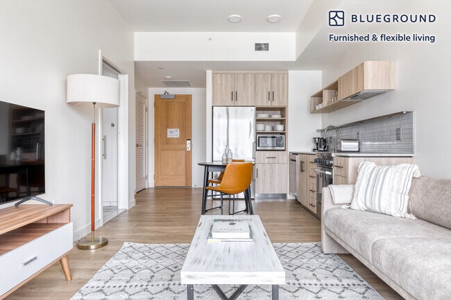 6390 De Longpre Ave Unit SI FL15-ID721