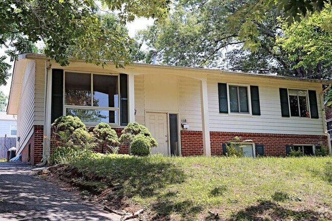 Building Photo - Pet-Friendly Split-Level Home Near UVA Med...