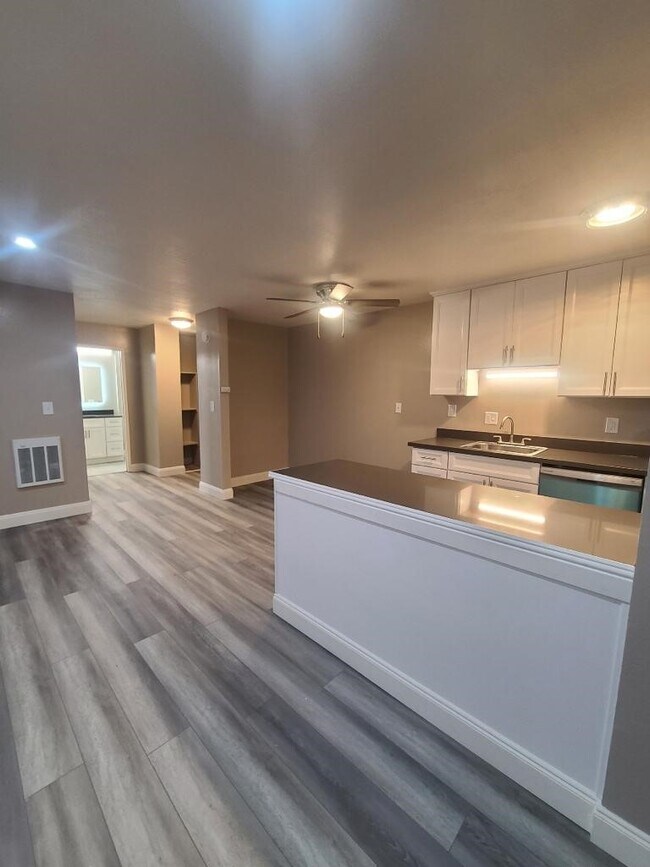 Photo - Grand Lake Terrace Apartments