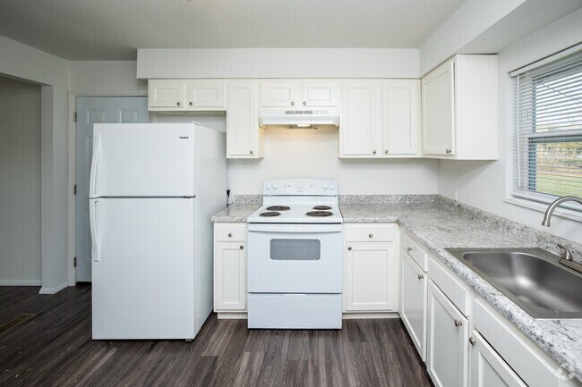 2BR, 1BA - 775SF - Kitchen