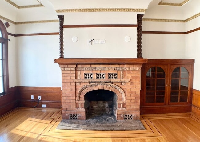 Photo - LARGE 2BR w/ Dining Room. PARKING AVAIL.! DISHWASHER! W/D IN-UNIT Unit 1219