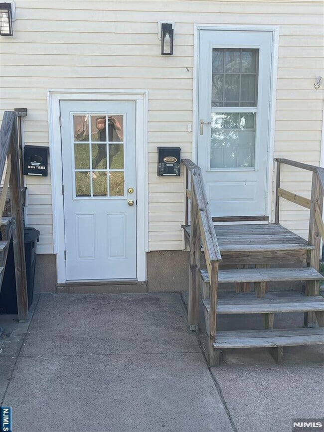 Photo - 140 Westervelt Ave