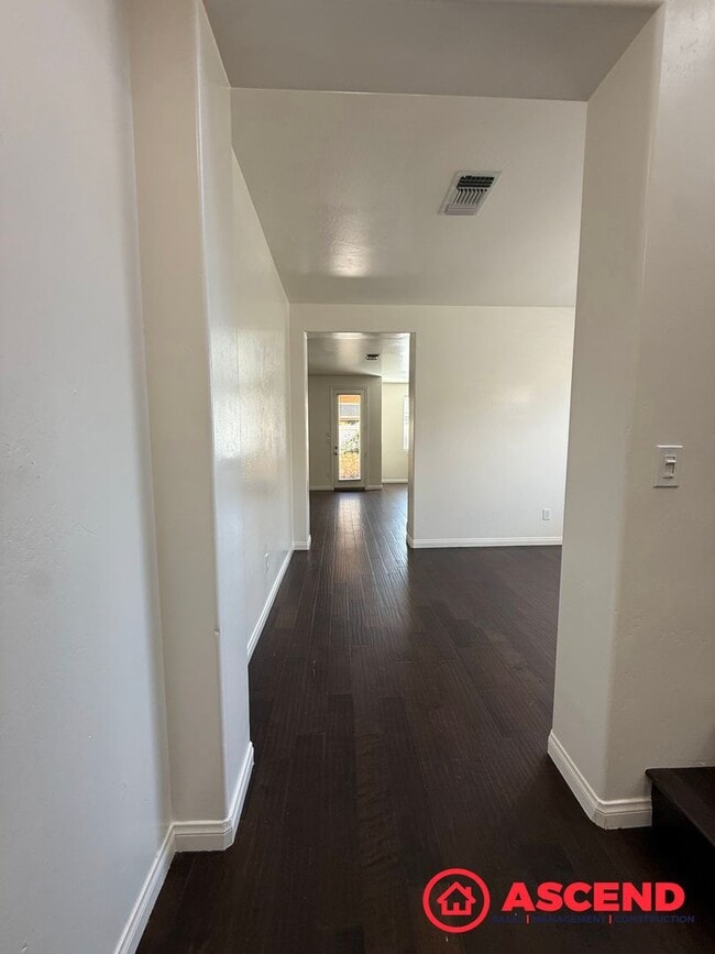 Photo - Beautiful 4 Bedroom Located in HOA!