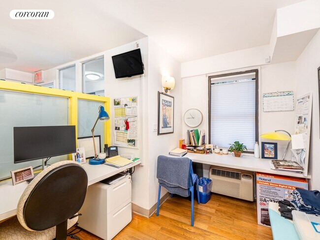 Photo - 241 E 75th St