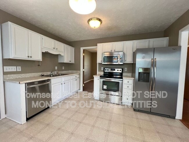 155 Saunders Ct