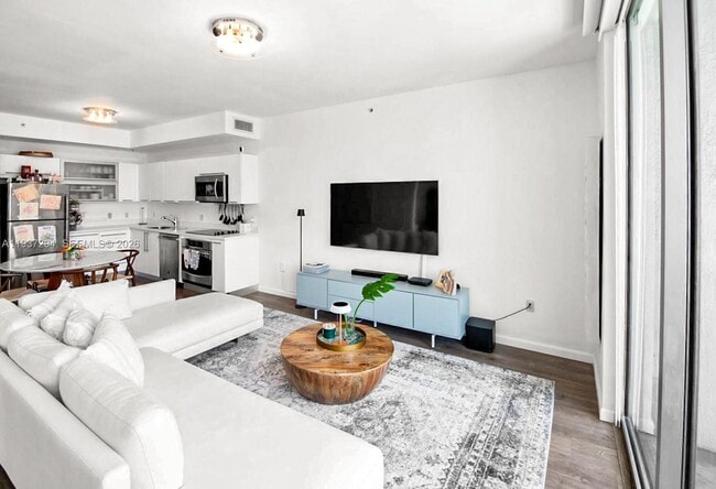 Building Photo - 90 SW 3rd St Unit 2703