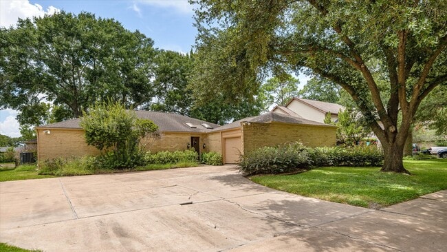 Building Photo - 7715 Brush Wood Dr