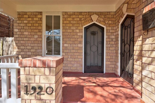 Photo - 1920 Newning Ave
