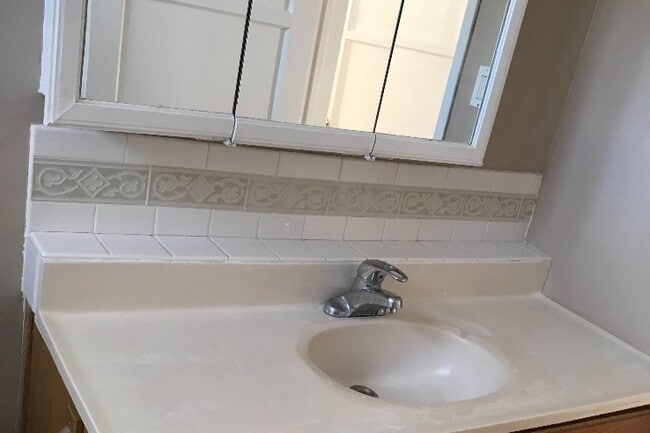 Baño - 722 Raleigh St