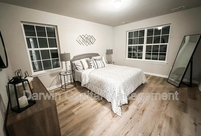 Photo - 385 N Tuckahoe Rd