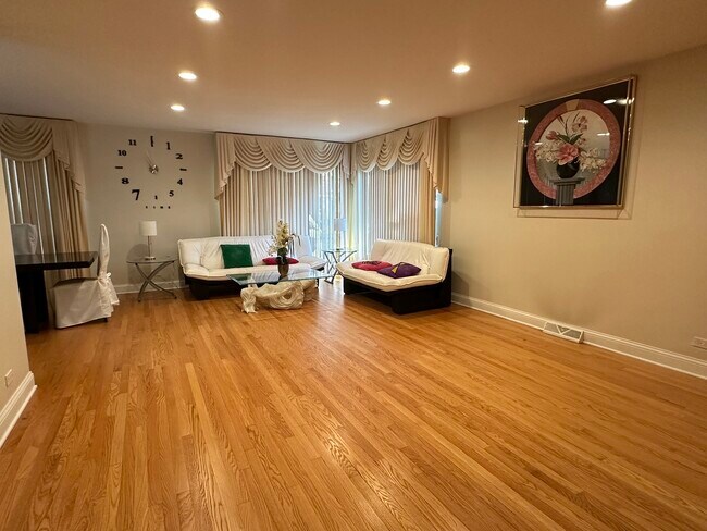 Photo - 3929 Jarvis Ave