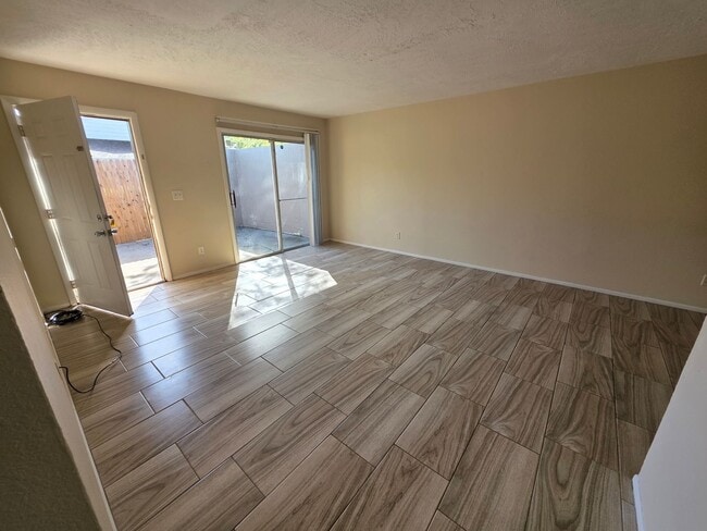 Building Photo - 5145 SE 31st St Unit Whispering Sands D