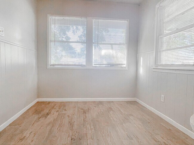 Photo - 2004 47th St