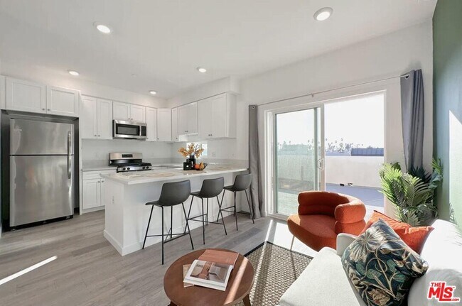 Photo - 3124 W 11th St