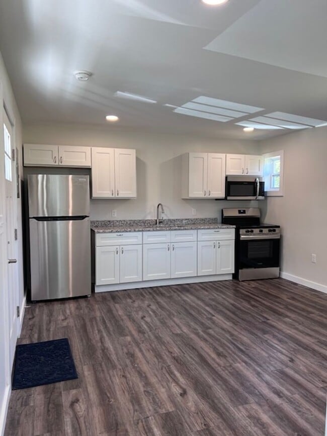 Building Photo - Beautifully remodeled and completed 1 bedr... Unit 14311 Rt. 9W -  3 Rental