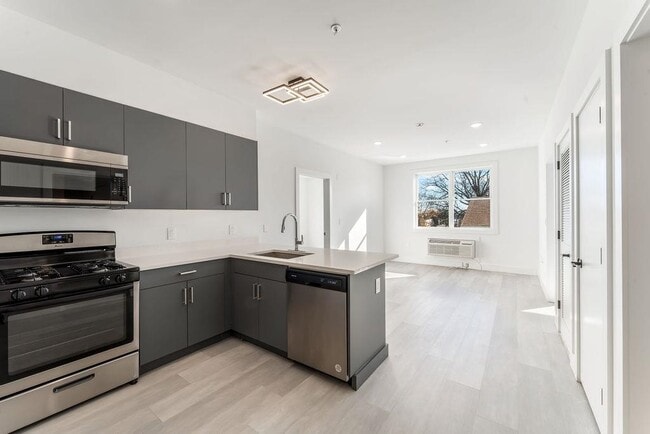 Building Photo - 43-45-45 W 32nd St Unit 305